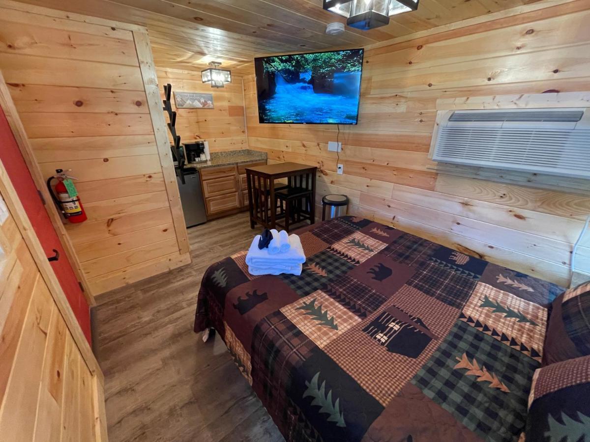 Newly Remodeled Motel In Gatlinburg! Exteriör bild